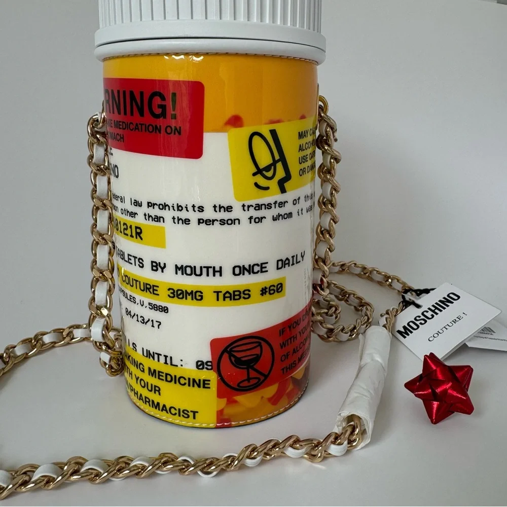 SOLD💫VESTIAIRE- MOSCHINO PILL PURSE - Picture 2 of 16
